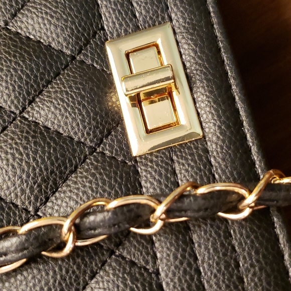 Quilted Messenger Flap Bag Medium - Picture 6 of 11